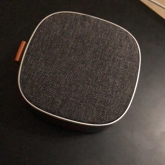 Metal and fabric waterproof Bluetooth speaker portable speaker - Picture 2 of 8